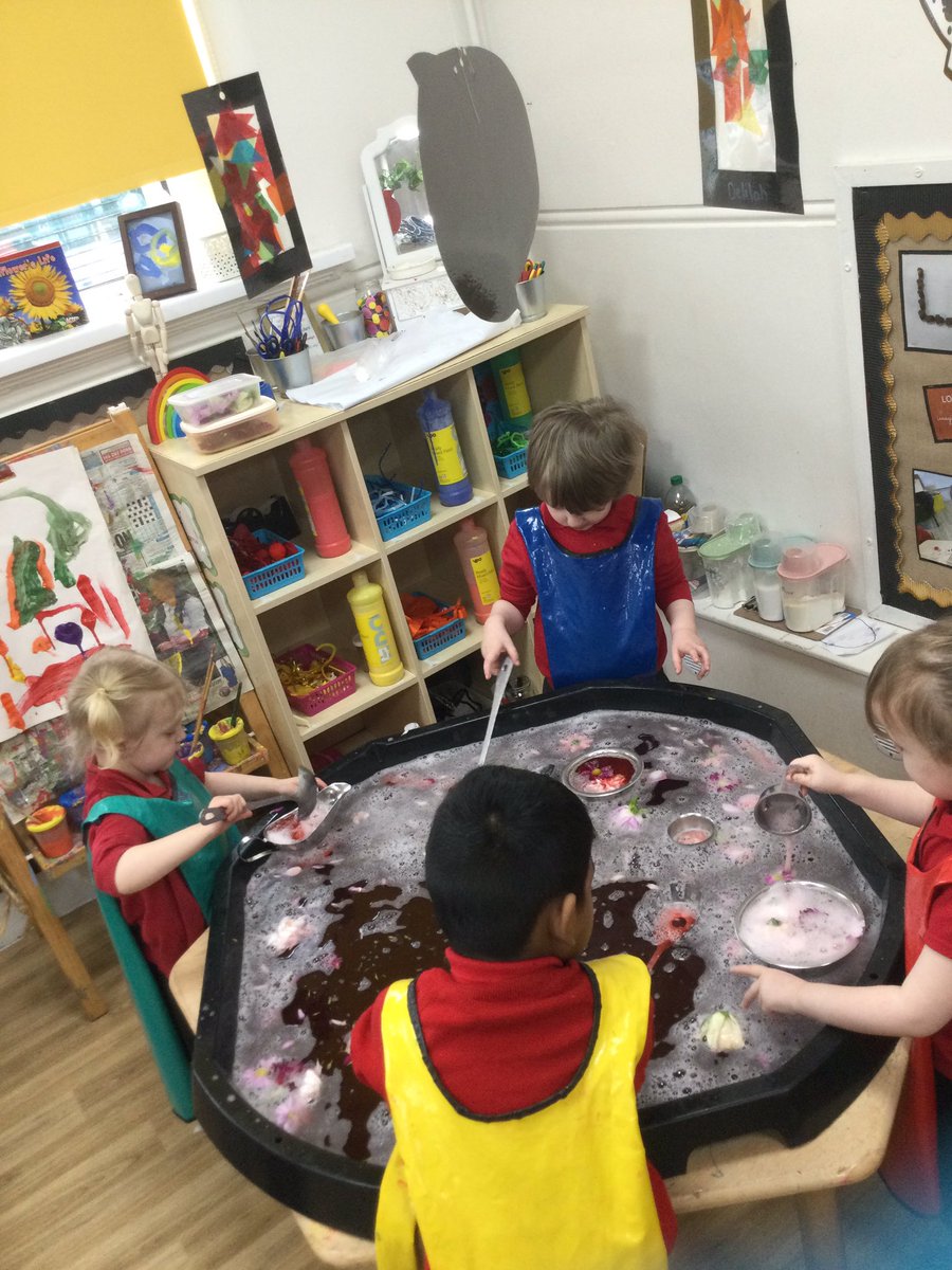 MrsHighcock's tweet photo. We enjoyed โspring soupโ so much we did it again! Lots of pouring and filling, scooping and catching. We even managed some investigation, as the red colour in the water changed the white flowers pink ๐ธ๐บ #sciencethroughplay #investigators https://t.co/mpgG3sYEPa