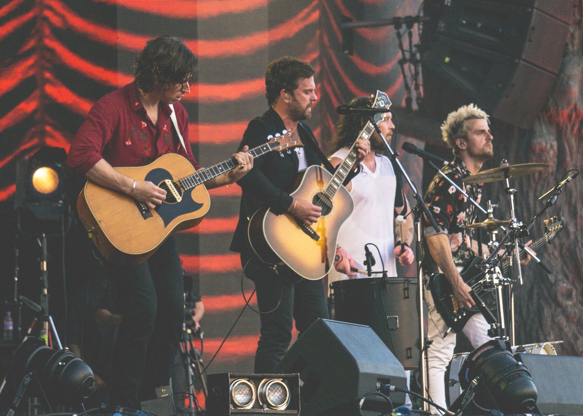 ryan_boat's tweet photo. @KingsOfLeon released their new album as an NFT.

3 unique tiers of token, some bundled w/ real-world perks.

The way they structured the drop is a glimpse into the future of the music industry.

Here are the takeaways.

👇 https://t.co/89B8epIRhN
