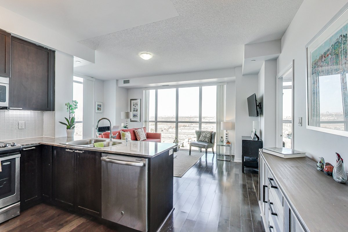 MoveBravely's tweet photo. Look at this gorgeous condo! #JustListed. 2 bedrooms, 2 baths, very spacious. DM me for details. https://t.co/amwEqWYsiS