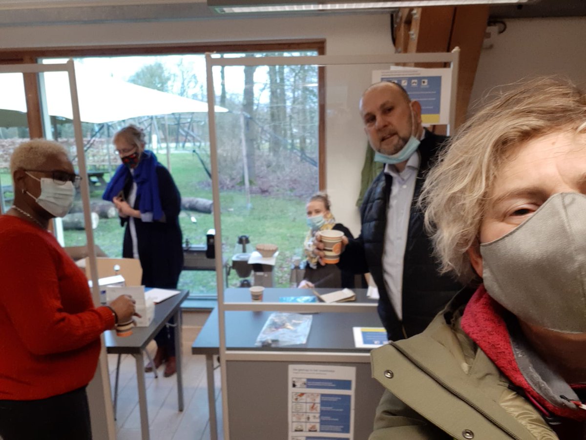 CarolineOort's tweet photo. Geweldig team vandaag op stembureau @Almeerderhout https://t.co/4plnXsytHA