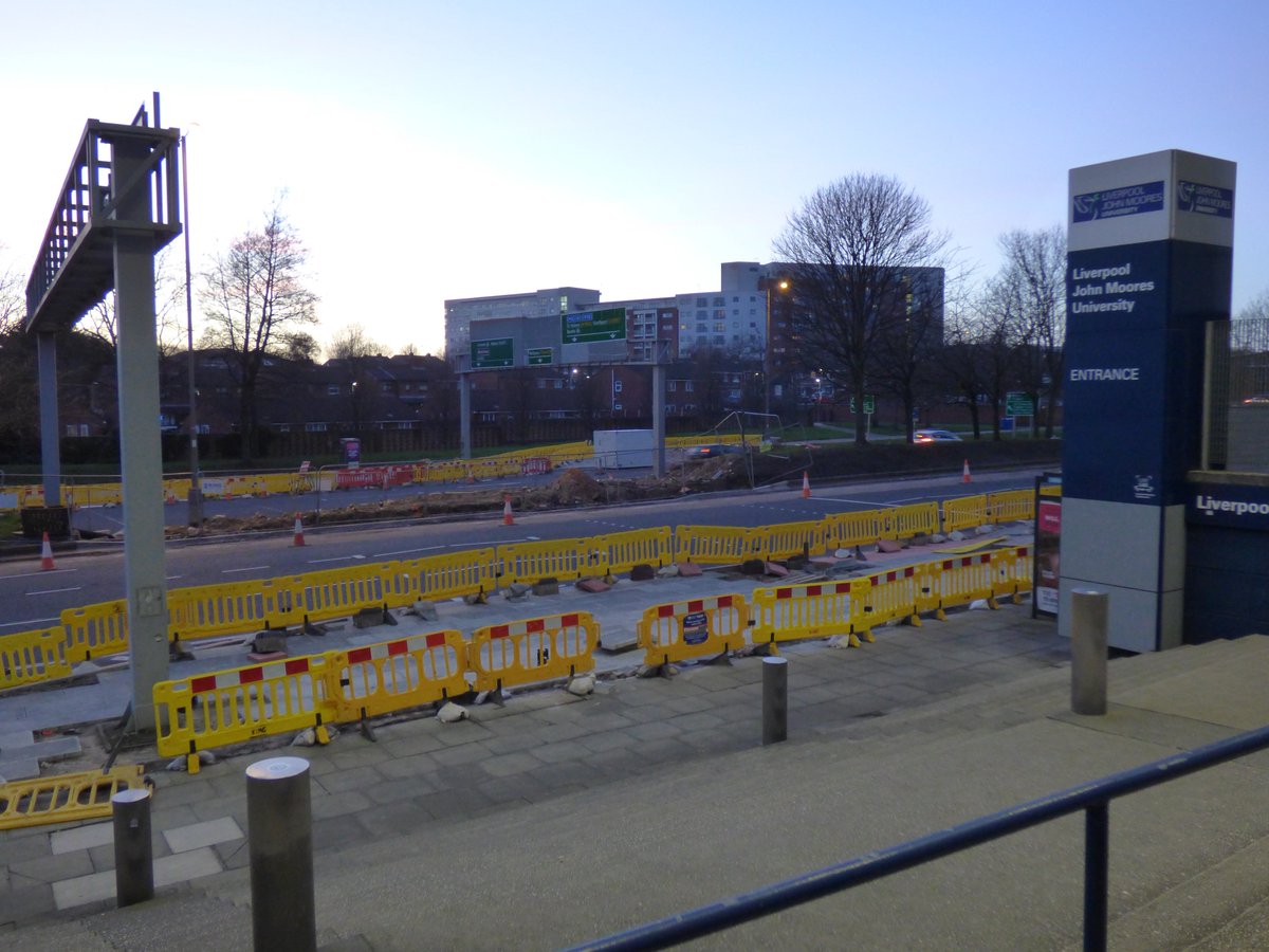 DrBobLJMU's tweet image. I must have been pining for Byrom St so I let my exercise walk take me that way this evening. The answer to the questions "Can we have a replacement footbridge?" appears to be "Yes of course we can move the pedestrian crossing" #roadsafety #risk #cheapsolution