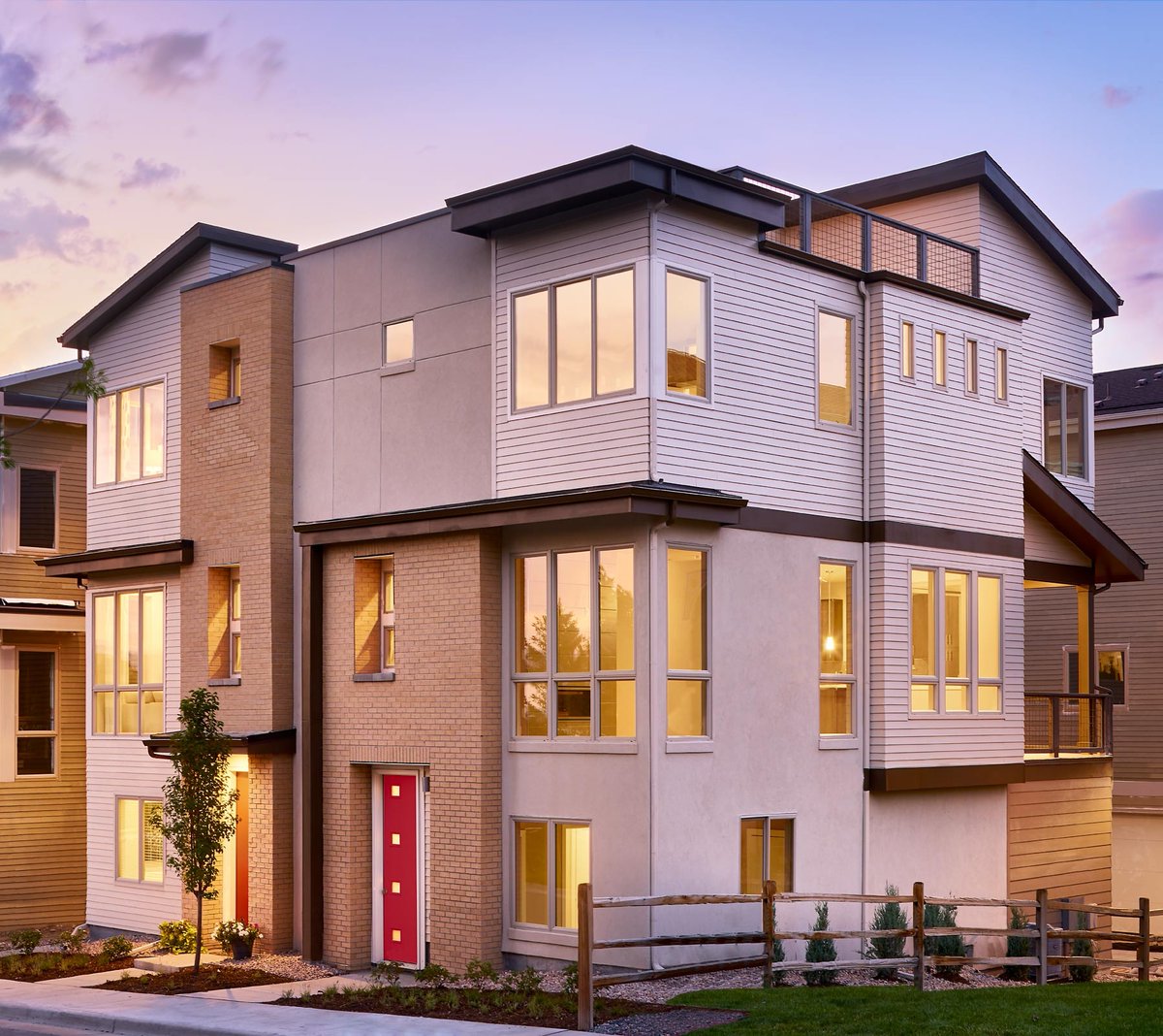 KGA_Studio's tweet photo. Your home has a story to tell, and four-sided #architecture completes the narrative. Windows are a great tool to create 4-sided architecture, since they add interest and bring in natural light. More tips on creating #authenticarchitecture ~ https://t.co/ijXfPBwnDm https://t.co/qlbq6iC1Ib