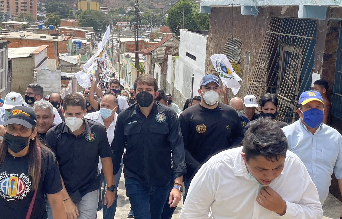 prospericarlos's tweet photo. Hoy en #PuertoCabello, Carabobo caminamos junto a nuestros compañeros de @ADemocratica llevando un mensaje de esperanza en cada rincón del país, firmes en nuestra lucha por recuperar una Venezuela libre y de todos los VENEZOLANOS!

#SeguimosADelante https://t.co/TDashzdEoI
