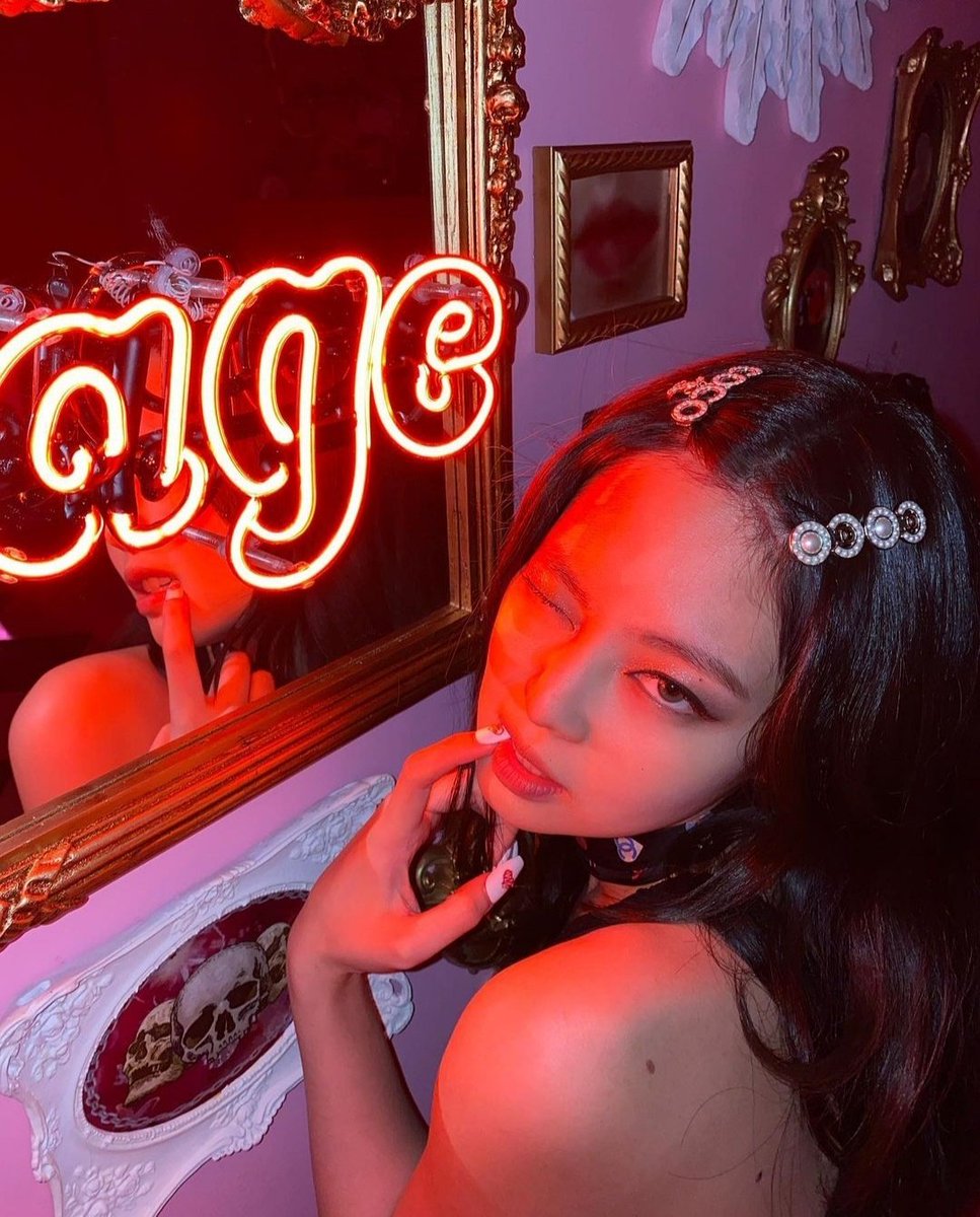 cljkkj's tweet photo. Jai toujours pas oublié ces photos j'ai toujours espoir que ce soit pour un mv pretty savage https://t.co/Vu19OCIlRj