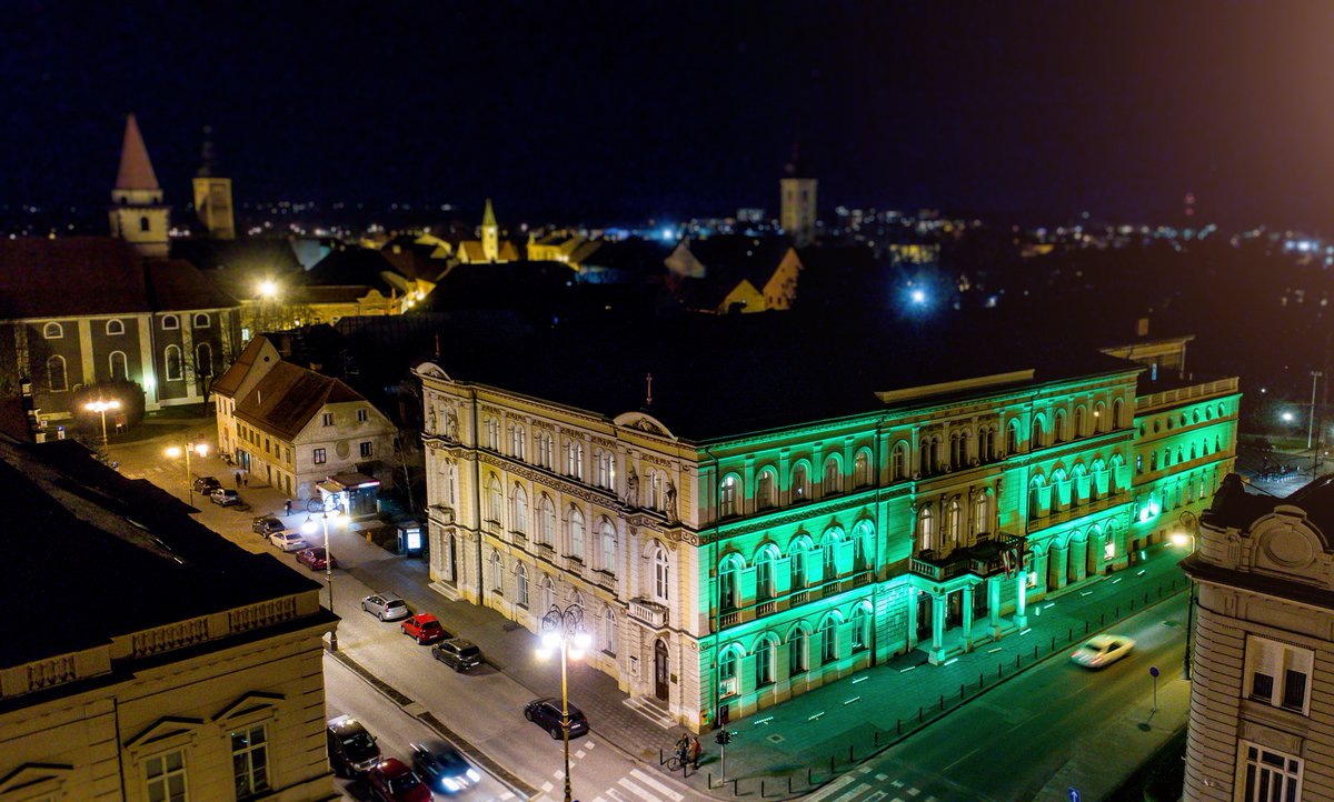 Varaždinsko kazalište u zelenom u čast sv. Patrika i prijatelja iz Irske Foto by Siniša Sović  @IrlEmbaCroatia I #GlobalGreening