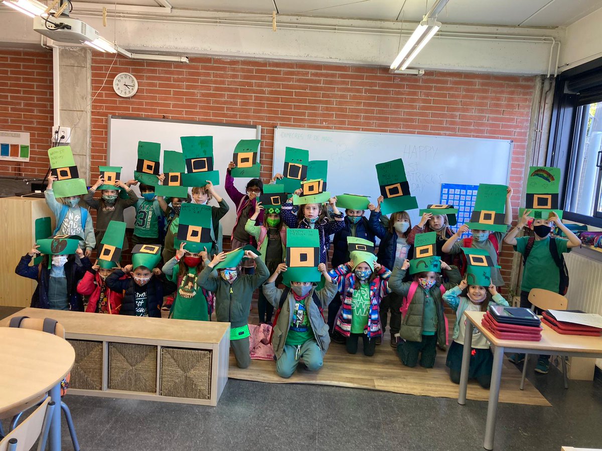EscolaSolc's tweet photo. Today we have known another holiday and a small piece of English culture! Happy st. Patrick’s day!! 🍀☘️🍀🌈🇨🇮 #1PRI #2PRI https://t.co/hSqlKiZ2LE