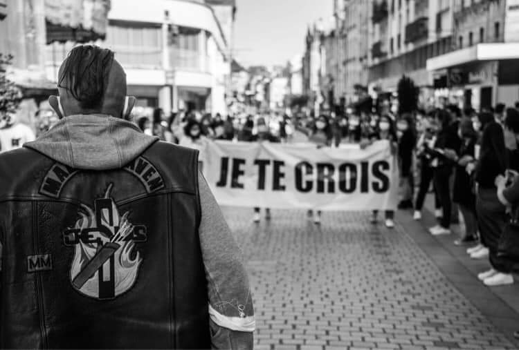 LeBlogdeZhom's tweet photo. #BrisonsLeSilence En 2014, je portais plainte contre mon oncle pour des faits vieux de 20 ans, juste avant la prescription. En 2018, il était poursuivi par 3 autres de ses neveux et nièces, ça m'a coûté ma famille mais il prenait 5 ans de prison ferme.
Gardez espoir. https://t.co/LAJleN4c2O