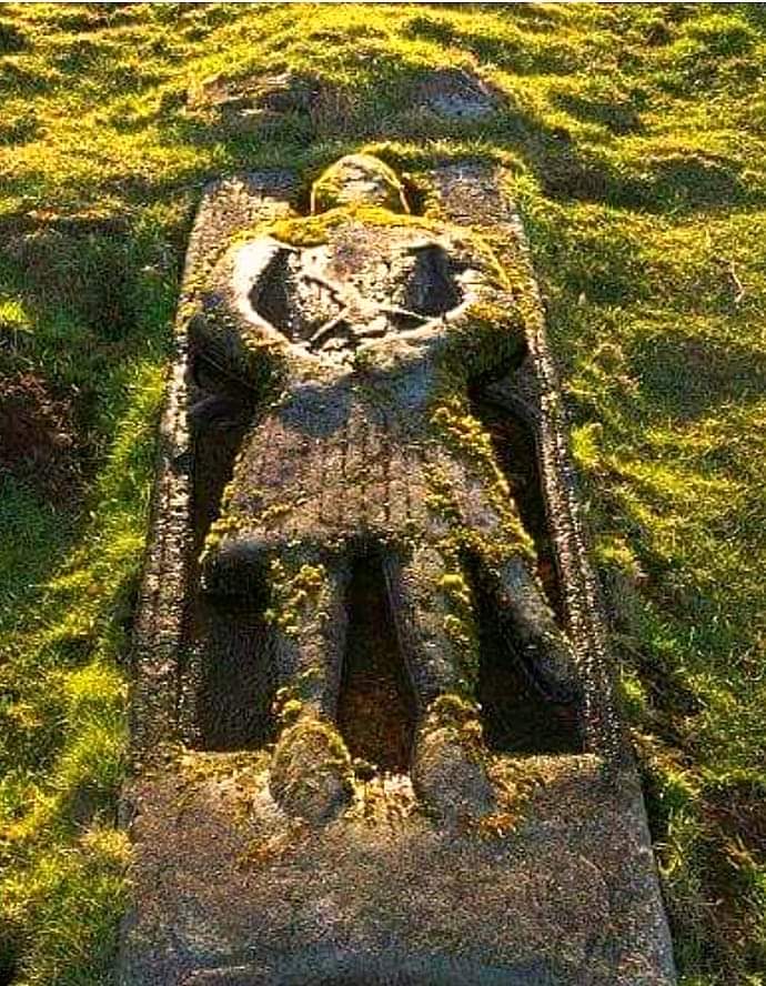 Grave on the Isle of #Skye, #scotland

Would make an amazing piece of terrain for visions for a party, or a #ghost etc for a #ttrpg

For #terrain inspiration

#dnd #dnd5e #dndterrain #pathfinder #rpg #rpgterrain #wargaming #wargamingterrain #dungeonsanddragons
