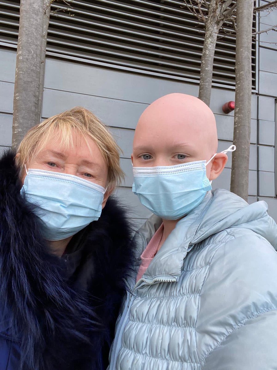 Up on the roof  Day +28 (17/3/21)
Libby is allowed out, but not out out ! Her platelets are a wapping 3.2. Libby was at our local hospital for a week before she came to GOSH. So this poor kid has been in hospital for over 40 days 🏥
I can’t believe she hasn’t gone stir crazy! 🤪