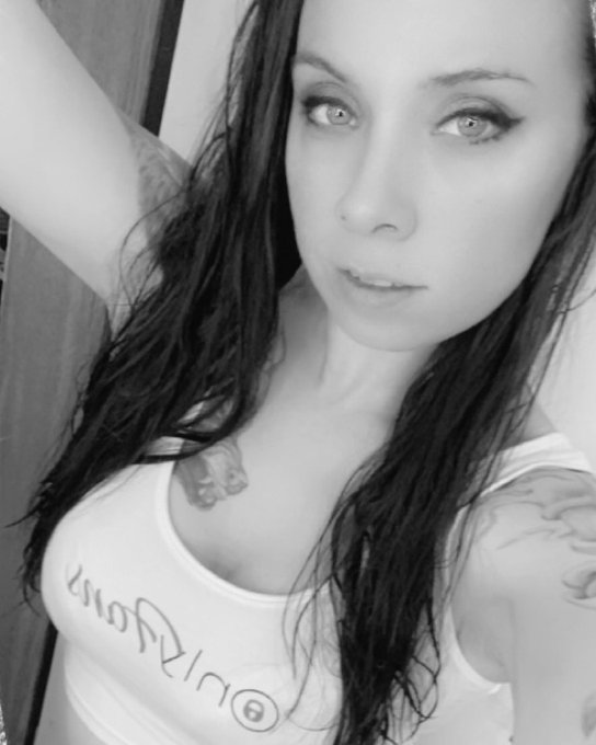 Feeling generous today! Next 100 people get free subscriptions to my https://t.co/bna7tAMG8z so claim<a href="/tag/inked"class="tags"><span>#inked</span></a><a href="/tag/tattedmommy"class="tags"><span>#tattedmommy</span></a><a href="/tag/tattedmodel"class="tags"><span>#tattedmodel</span></a><a href="/tag/inkedandhor"class="tags"><span>#inkedandhor</span></a>