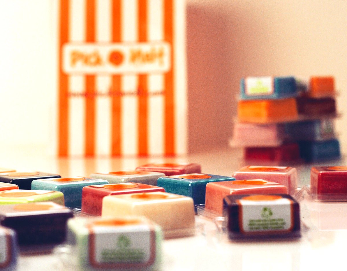#Win a bag of 12 <a href="/PicknMelt/">Pick 'n' Melt ®</a> @WaxMelts - Pick from 500 Scents! Each highly scented wax melt lasts for 25-50 hours in an electric warmer. Hand poured from soy wax in Hampshire, UK. 
To #enter #RT #like #follow
Ends 31st March 2021. Winner picked at random. 
#competition #giveaway