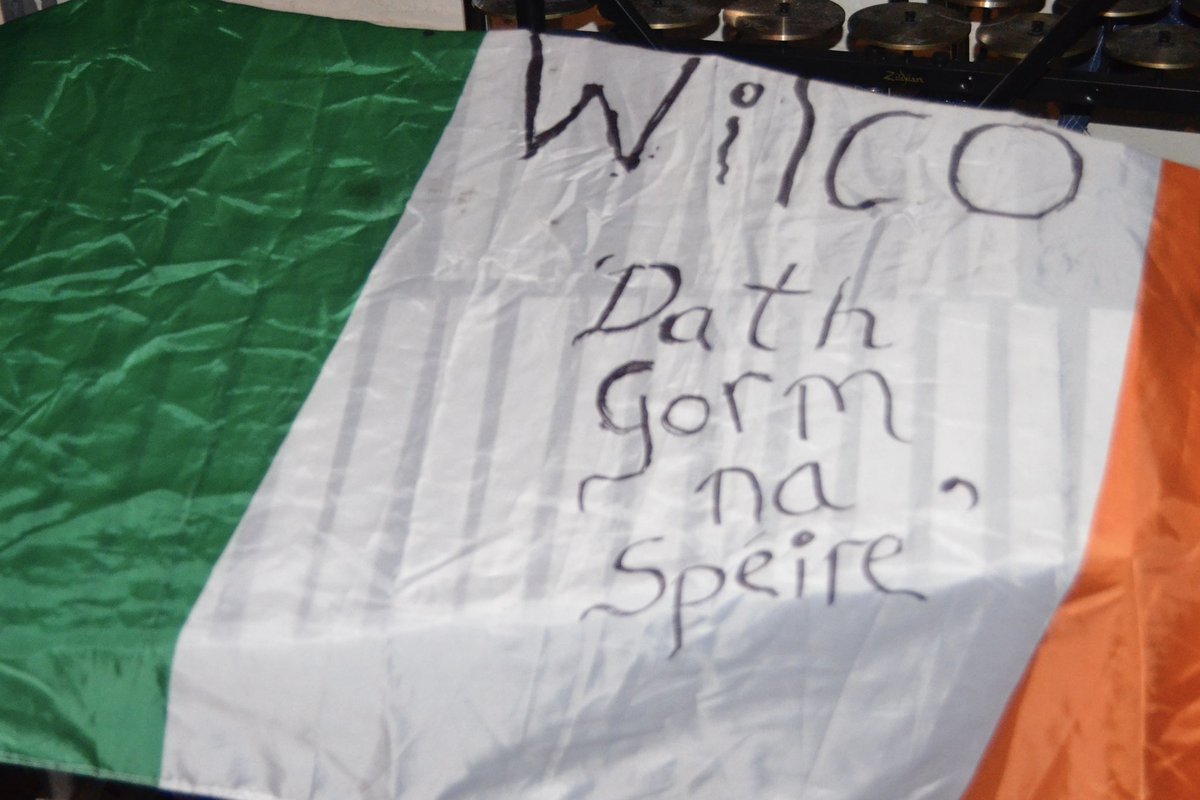 RealPaddyB's tweet image. Happy Saint Patrick’s Day @Wilco ! @JeffTweedy @spencertweedy @Sammytweedy @sukie @glennkotche @Oneanda3 @nelscline @mikaeljorgensen #dathgormnaspeire #thebluecolorofthesky #skybluesky #irishtranslation