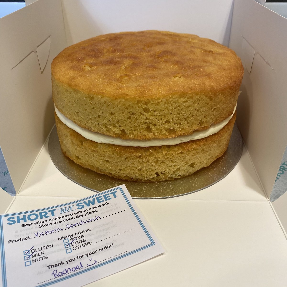 short_butsweet's tweet image. Yesterday’s treats! 🍓 Victoria Sandwich, Biscoff cupcakes, salted caramel cupcakes, Biscoff cookies, milk choc chip cookies and choc &amp;amp; vanilla cupcakes 🧁

#homemade #bakedtoorder