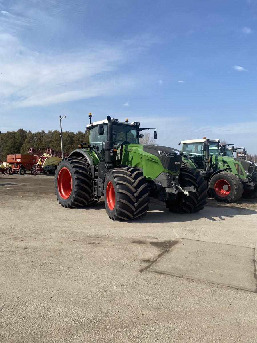 McNallyfarms7's tweet photo. Fendtastic day for some new buns! Fitting it’s St pattys day , cheers , delivery day tomorrow !!!@AdvantageFarm @Fendt_NA @AGCOcorp @goodyear https://t.co/NCM0YlpcwL