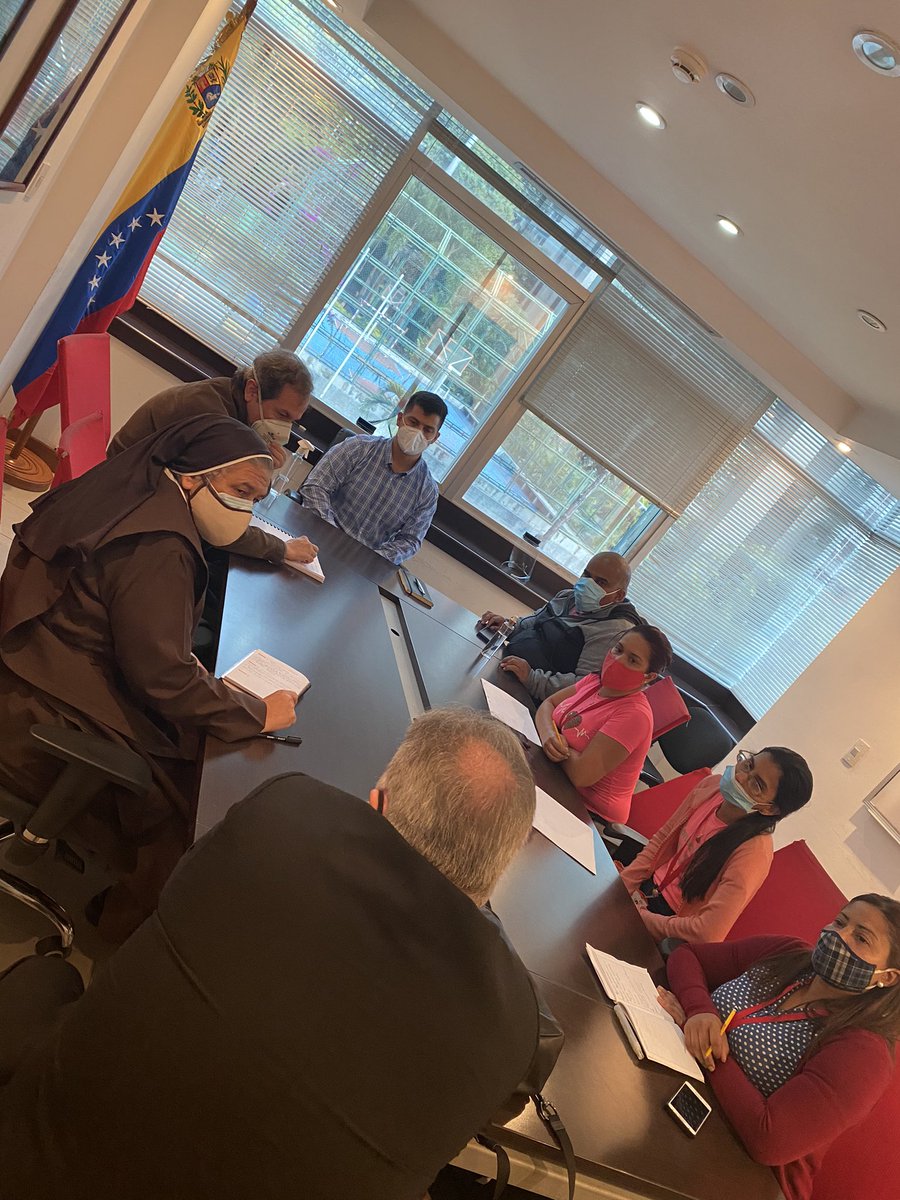 eliocordovaz's tweet photo. El equipo @sundde_ve y @mppeducacion por instrucciones de los ministros @eneidalayapsuv y @aristobuloisturiz nos reunimos con las cámaras de educación privada #ANDIEP #AVEC y #CAVEC para definir criterios de trabajo de cara al nuevo año escolar. 
#sabemosloquehacemos #covid_19 https://t.co/4GFiPtRQ7q