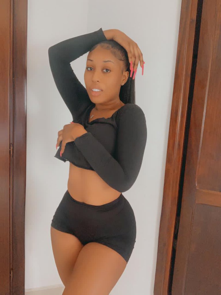 xerda's tweet photo. Looks aren’t everything but I have them just Incase 🥰😏 #NoDulling out now.
checkout the link here : https://t.co/CMuGffuJRa
#FantanaArmy #AhMiDhat #CapoTana https://t.co/XQ3C1bujpa