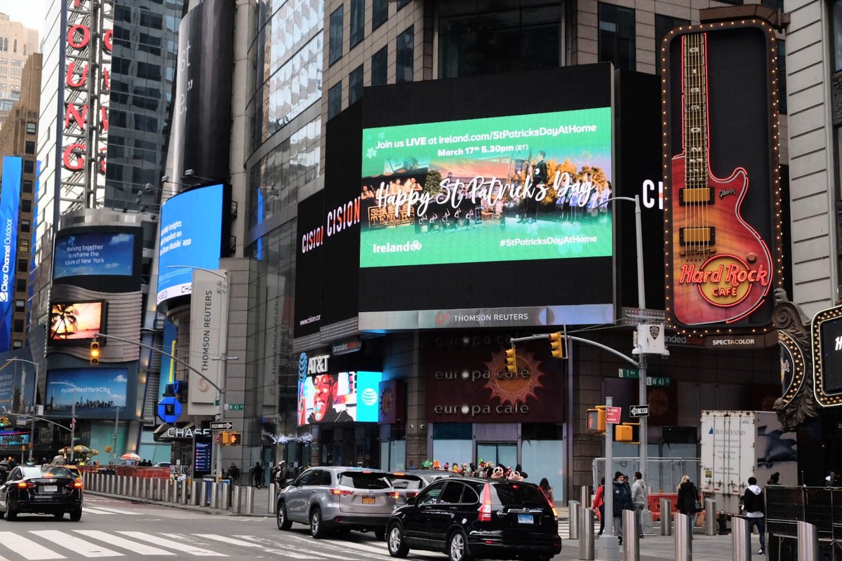 TourismIreland's tweet photo. Times Square in New York right now! Calling New Yorkers to tune in to our #StPatricksDayAtHome event ☘️☘️ https://t.co/865ZCDlEQO