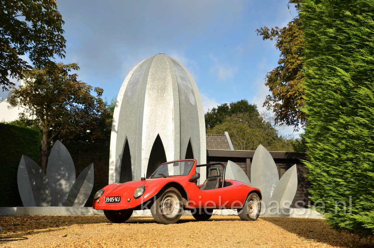 1970: Kunstenaarsduo Huub &amp; Adelheid Kortekaas ontwierpen de polyester Euro Buggy om het ludieke reizende environment de Engelenkring huubenadelheid-kortekaas.nl/.../pro.../eng… te kunnen uitwerken. Hiermee creëerden zij een klassieker. 
Zie PDF hiernaast weergegeven link: huubenadelheid-kortekaas.nl/.../Klassieker…...