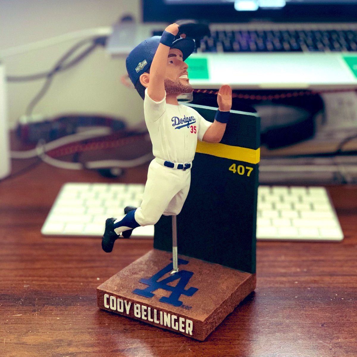 LAtweets22's tweet photo. So we making this a statue next or what? #therobbery https://t.co/Ggq6clN8yr