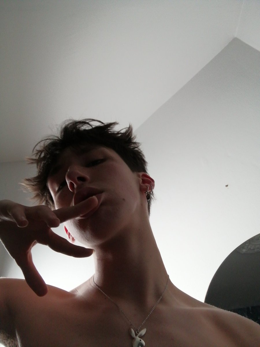 FKOtwigs's tweet photo. hottie https://t.co/Q2gsm7TsUO