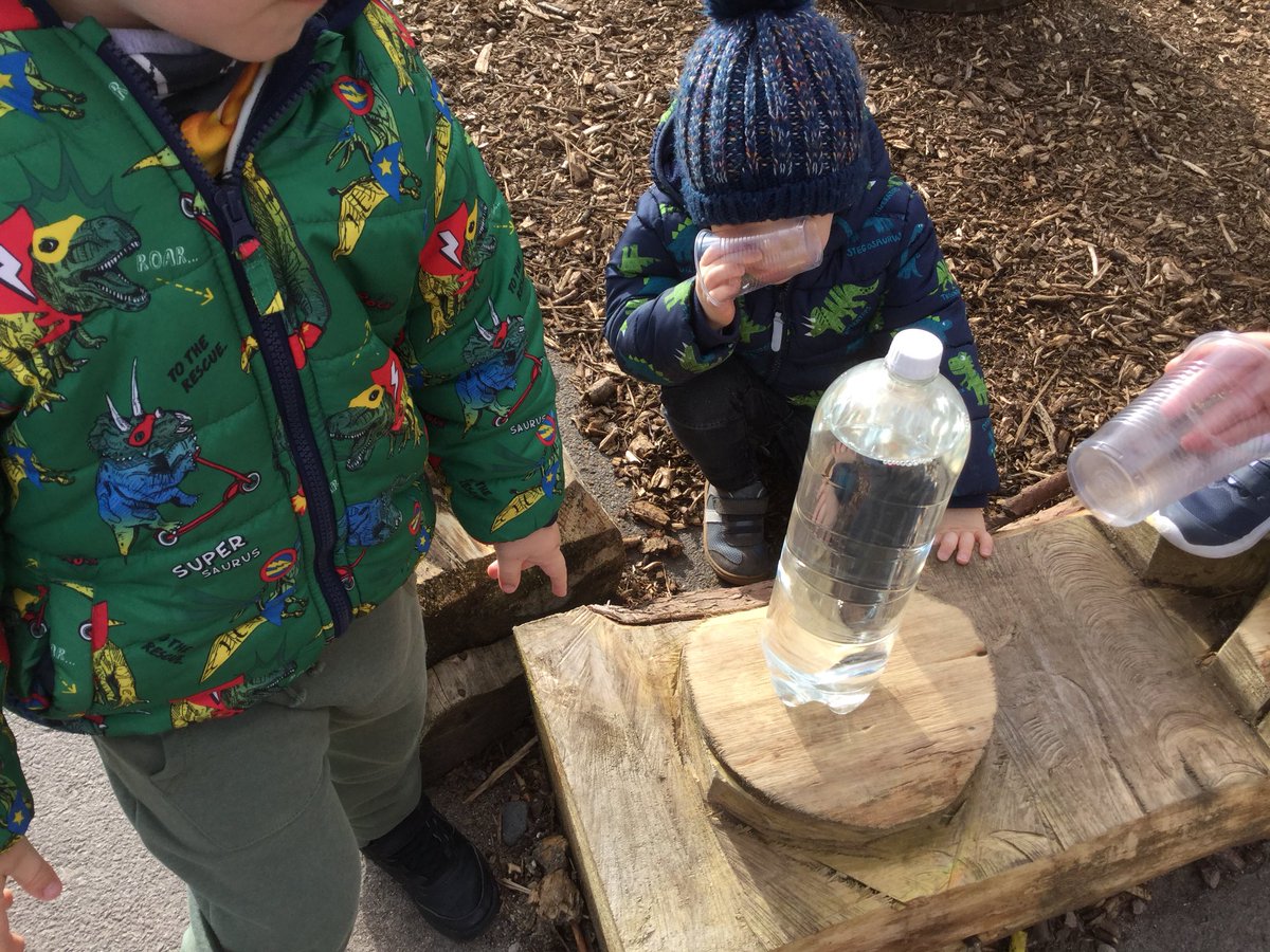 CharlestonNurs1's tweet photo. Continuing with the concept of ‘looking through’ for our Virtual Nature School. The PM children enjoyed their snack outside too and claimed to have seen a flamingo in the sky whilst looking up!
#Charlestonschool #virtualnatureschool #lookingthrough #imagination https://t.co/MK5gwI1K2e