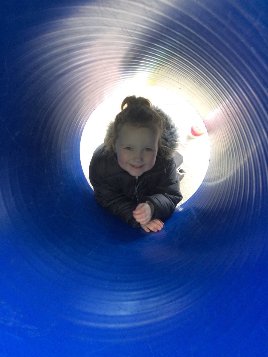CharlestonNurs1's tweet photo. Continuing with the concept of ‘looking through’ for our Virtual Nature School. The PM children enjoyed their snack outside too and claimed to have seen a flamingo in the sky whilst looking up!
#Charlestonschool #virtualnatureschool #lookingthrough #imagination https://t.co/MK5gwI1K2e