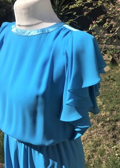 ginminvin's tweet image. I’ll say good night #vintageshowandsell with this #1970's #1980's #Floaty #Studio54, #Disco Dress. M. #etsy.com/uk/shop/GINGERMINTVINTAGE #Vintage #Swishy #SkyBlue #SummerDress with #AngelSleeves. #GardenParty, #Bridesmaid  Thanks for the RTs and Shares , etsy.me/3qUBeSw