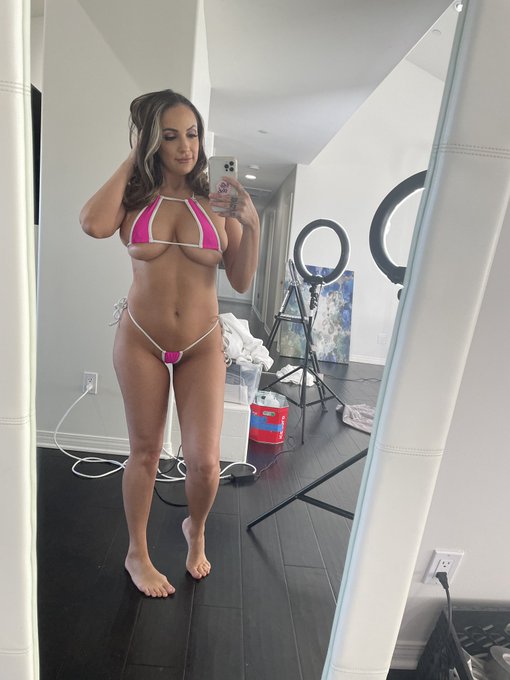 You need to join https://t.co/T1S83naizQ for all my new releases 💕💕 https://t.co/2l9ClBTjtO