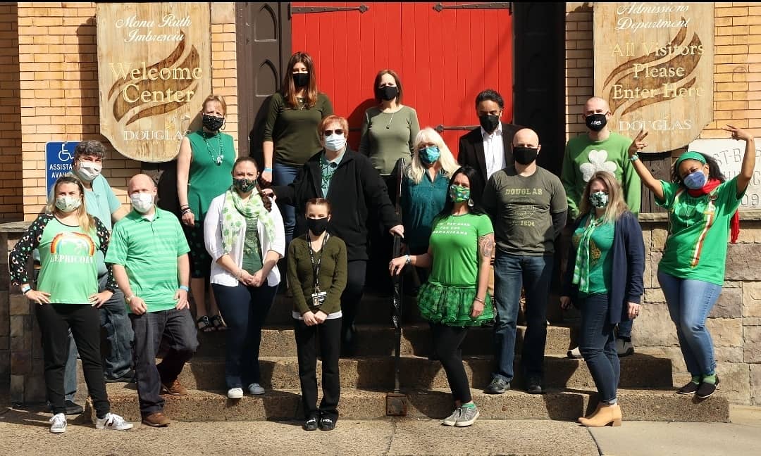 DouglasEdCenter's tweet photo. Our wish to you is that every day be filled with happiness from start to finish. May you always find good luck. Happy St. Patrick’s Day from the DEC staff! #DECLife #StPatricksDay #clover #Goodluck #POTOFGOLD https://t.co/szs1z1hQ41