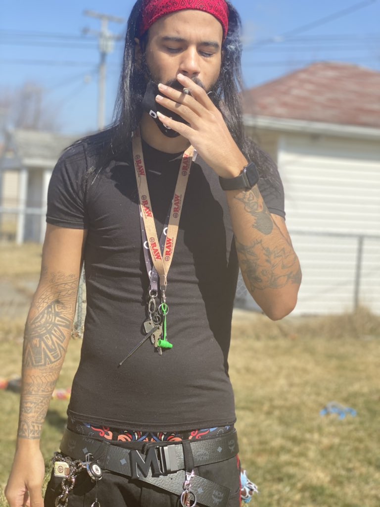 BloodyBoyGoon's tweet photo. Life and death situations will fuck up yo mentel. its on you to Boss up
•
#bloodyboygoon #westwarren #warrenup #detroit #michigan #mmmpcompliant #deepslitrecords https://t.co/P6k8ktSa8J