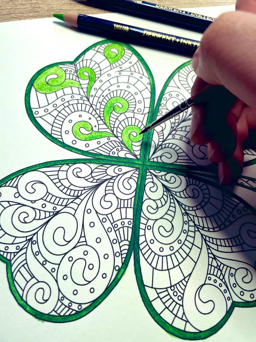 Coloring a shamrock while watching #soberstpatricksday !! Come watch with me! youtu.be/mDyQyOnAbvs