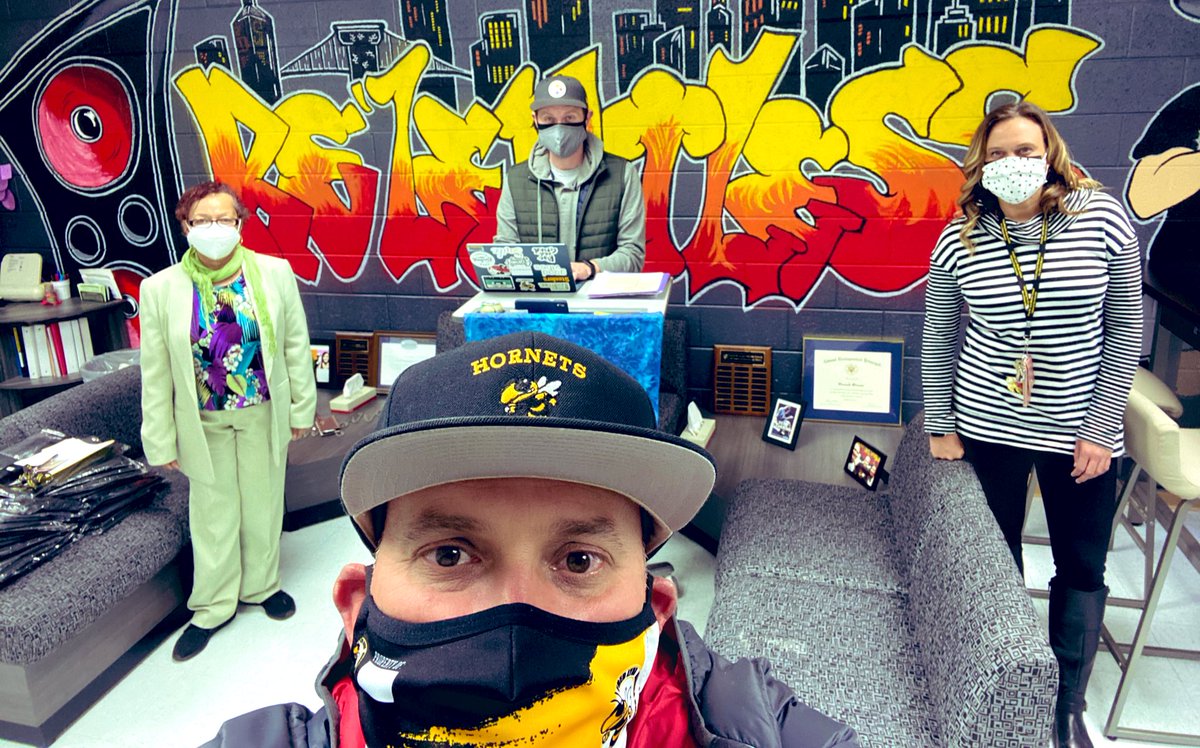brewerhm's tweet image. Massive shoutout to my fellow administrators at Hornet Nation! Straight first class, couldn’t do it without you! Straight up gamers!!! @Emily_Willis85 @brijslater @berrymas1 #FLHornets