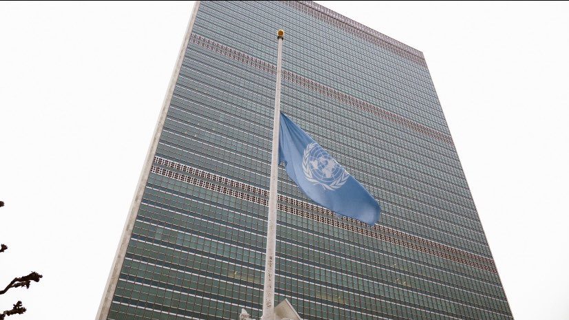 CotedivoireOnu's tweet photo. #Hamback
#Hommage 

Hommage des Nations Unies à notre regretté Premier Ministre, SEM. Hamed BAKAYOKO, avec la mise en berne du drapeau de l’ONU, ce jour, à son siège à New York.

@AOuattara_PRCI 
@Presidenceci 
@onu
@Gouvci 
@primatureci 
@LkacouA 
@AfricanUnionUN 
@ONUinfo https://t.co/ziNvCCMy8l