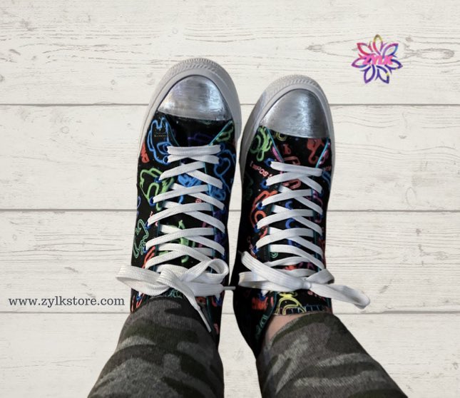 zylkstore's tweet photo. Among Us customized sneakers 
#sneakers #converse #AmongUs #zylkstore #zylktastic #shopmycloset #ShopLocal #customized https://t.co/IV7gfD92Mk