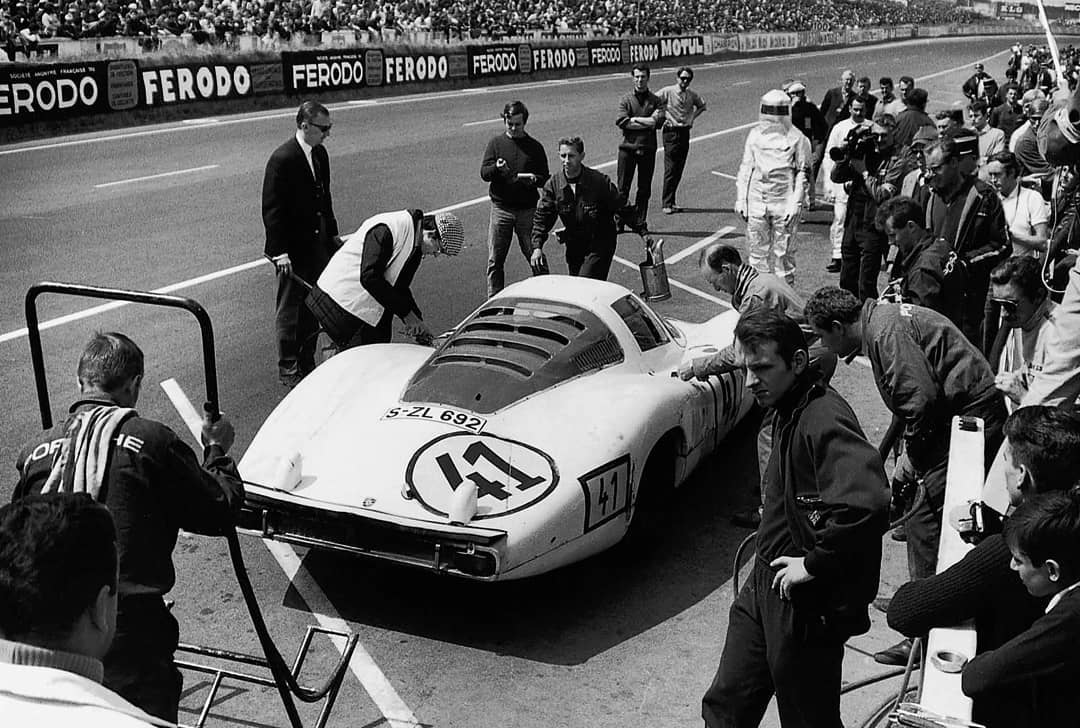 NoSpeedLimit_it's tweet photo. 1967 base model #Porsche911T enters the market for the 1968 MY. #Sportomatic, a semi-automatic four-speed transmission is introduced. The #Porsche911L developing 130 bhp. A #Porsche910 wins the 1000 Kilometres of the Nürburgring.

For more: https://t.co/G1SLJSMKpX https://t.co/s3eqyQXnMO