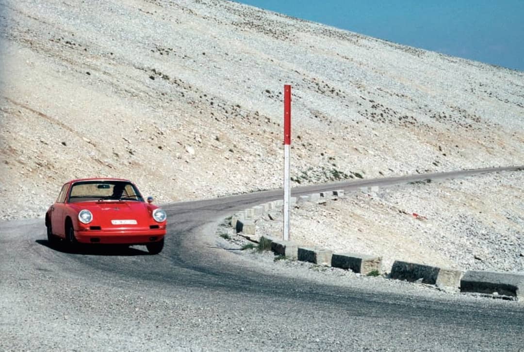 NoSpeedLimit_it's tweet photo. 1967 base model #Porsche911T enters the market for the 1968 MY. #Sportomatic, a semi-automatic four-speed transmission is introduced. The #Porsche911L developing 130 bhp. A #Porsche910 wins the 1000 Kilometres of the Nürburgring.

For more: https://t.co/G1SLJSMKpX https://t.co/s3eqyQXnMO