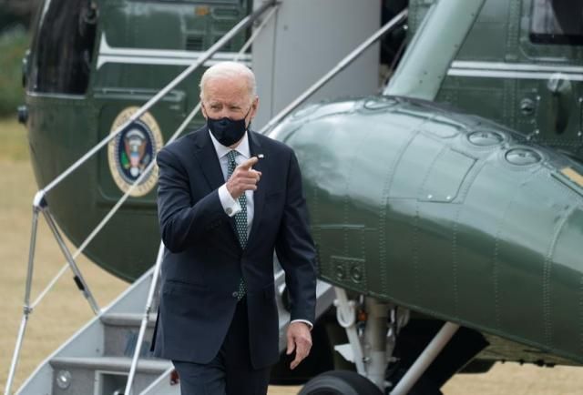 EstrellaOnline's tweet photo. ESTADOS UNIDOS // Joe Biden, calificó de "asesino" a su homólogo ruso, Vladímir Putin, y aseguró que "pagará un precio" por haber intentado interferir en las elecciones presidenciales de noviembre de 2020, unas alegaciones que Moscú niega. https://t.co/vecSaqGyac https://t.co/iAjfkwL3g0