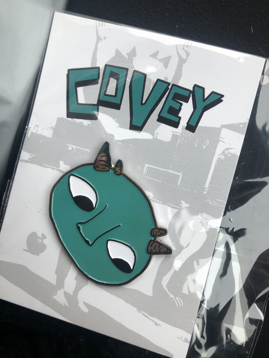 freddy killed the fox and released the bad vibes🦊

(so happy my covey merch came in the mail)