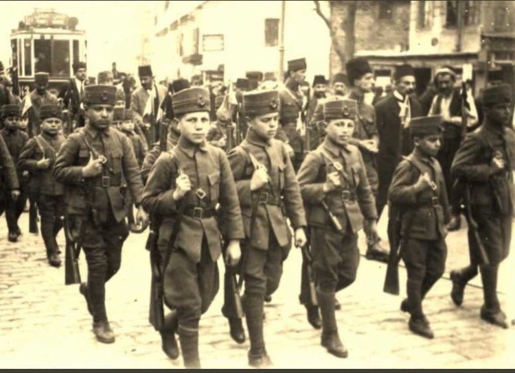 OmerAriogul's tweet photo. Sana dar gelmeyecek makberi kimler kazsın?
“Gömelim gel seni tarihe” desem, sığmazsın. #18MartÇanakkaleZaferi https://t.co/QdRgRV29bx