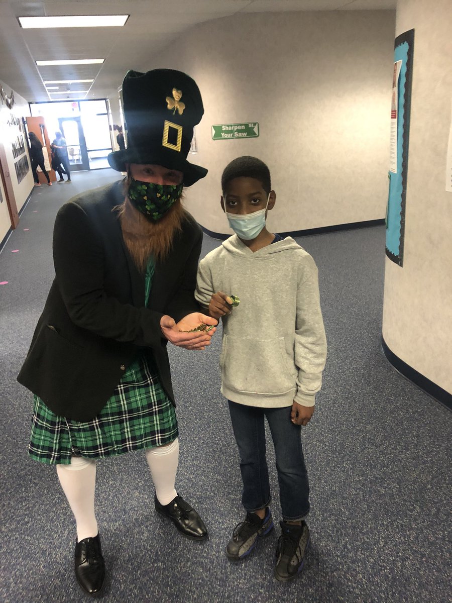 MissSmithSSI's tweet photo. When you catch a leprechaun look what you will find! @CounselorSharp https://t.co/Umh0RWhtuR