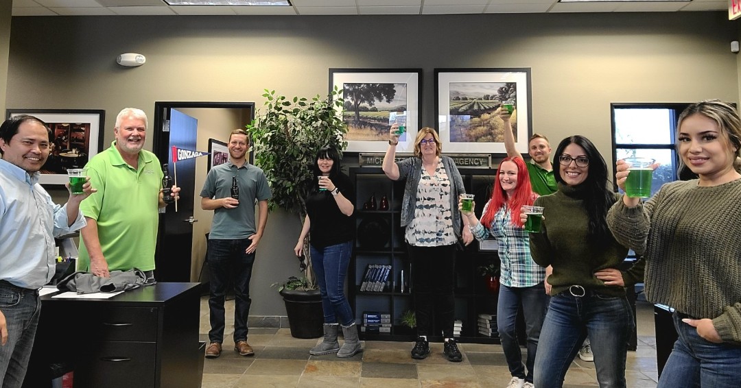 Micheletti_Alt's tweet photo. Enjoying St. Patrick's Day 2021 Style!
.
.
#greenbeers #teammais #insurancesolutions #209insurance #modestoinsurance #oakdaleinsurance #michelettialternativeinsurancesolutions https://t.co/POIquLvqoC