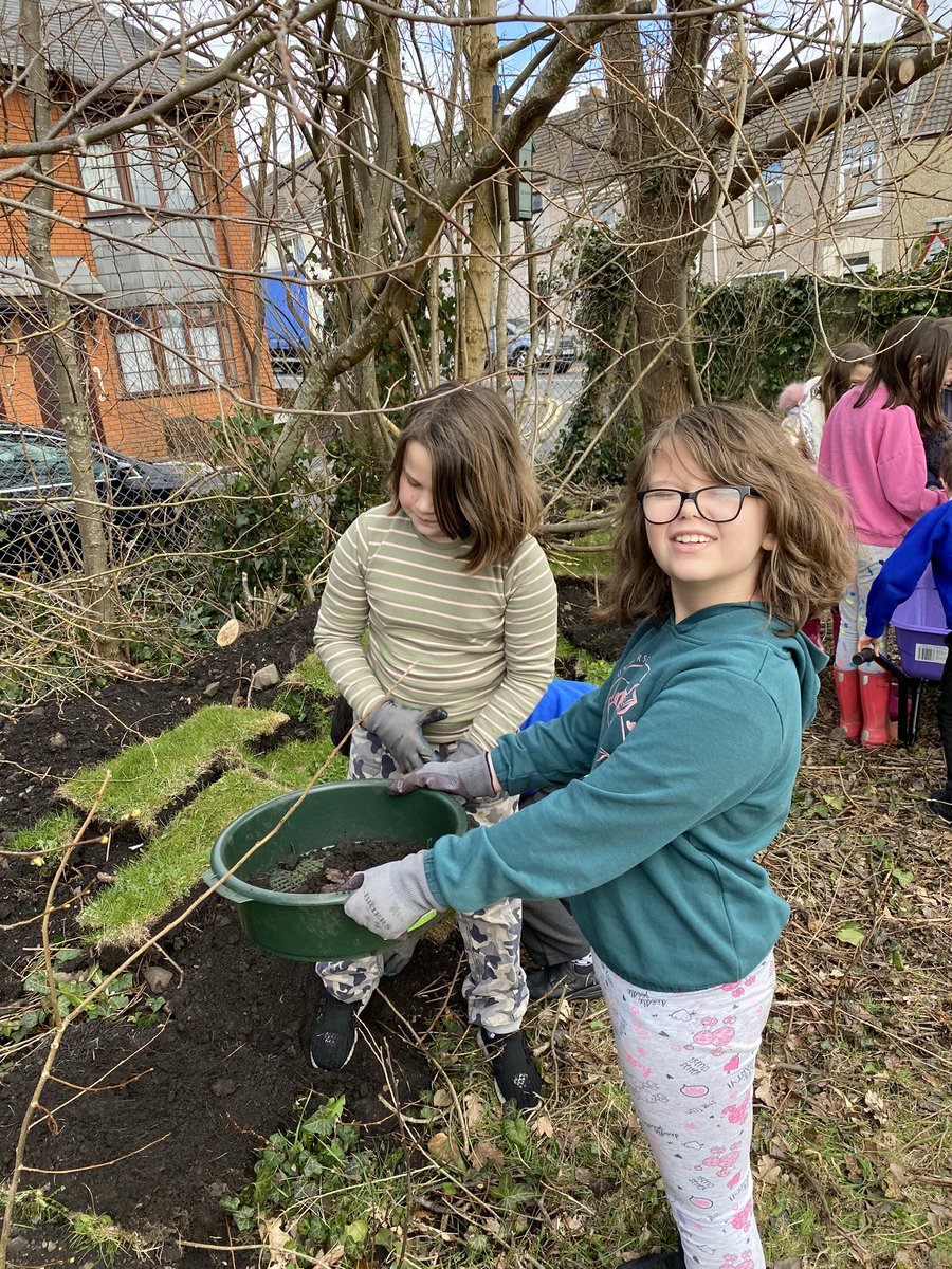 sycamorwyddORS's tweet photo. @oldroadschool Sifting soil for our bug hotel roof, ready to sow grass seed. #biodiversity #creatinghabitats #outdoorlearning https://t.co/Gt7E9qK1HO