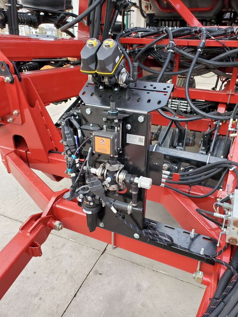 JoshBoersen's tweet photo. Tricking out another 500T.

@SureFireAg system install along with our custom refinements to go along!

All tank mounts, rear hitch and brush guards are produced in our shop. Powdered coated locally. https://t.co/h5cJlO72sn
