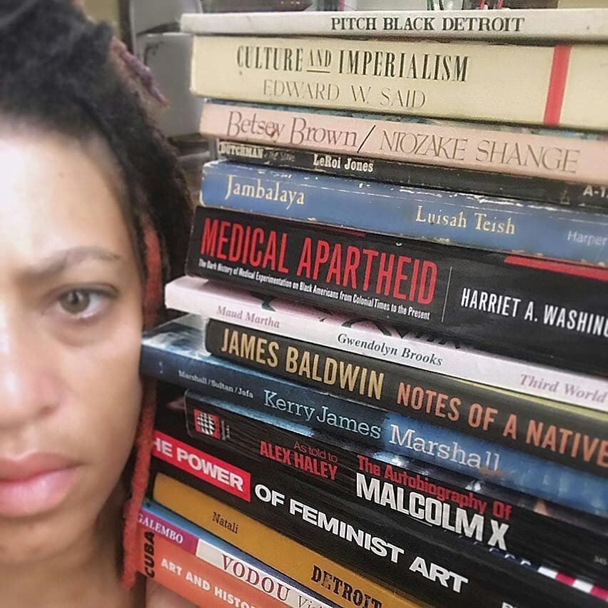 UnitedBlackOrg's tweet photo. @unitedblacklibrary #BookPhoneFriday Which of these great books have you read? #shoutout to@sabrinanelson67 - #shelfie accepted #thebookchallenge #bookphonechallenge Received the call, answered and could clearly hear 👂 all that was said! Hello, - #FlashbackFriday #KnowledgeIsPow https://t.co/EbtOmb0MNn