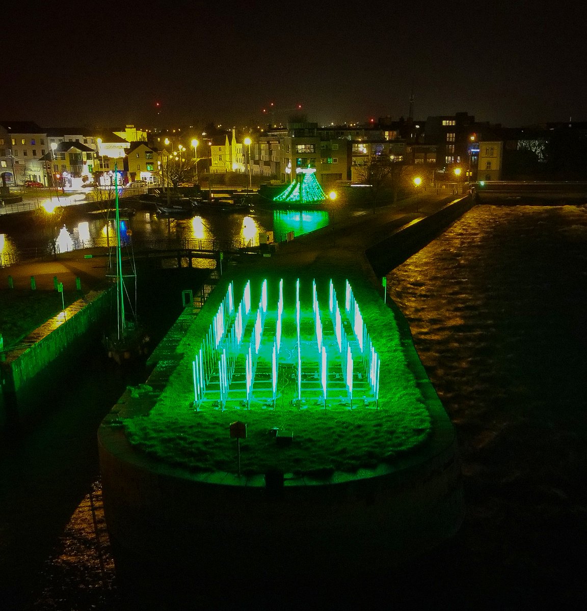 Good night from Galway - St. Patrick's Night 2021

📸🚁 <a href="/mairtinlally/">mairtinlally</a>

#GlobalGreening #stpatricksday