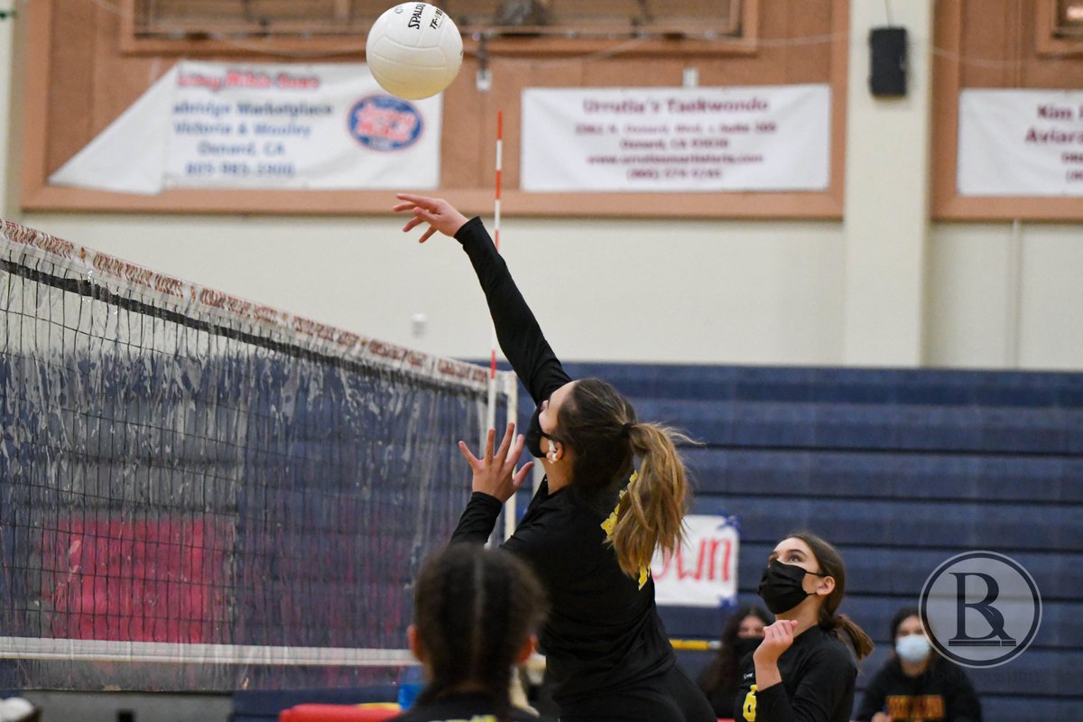richbateman's tweet photo. Newbury Park Girls volleyball action vs. Oxnard away 
 on 03/16/2021. @NPHSAthletic @NPPrincipal11 @NPHSGVB @NewburyParkHS @EliavAppelbaum @vcspreps https://t.co/kb2FlJkRbz