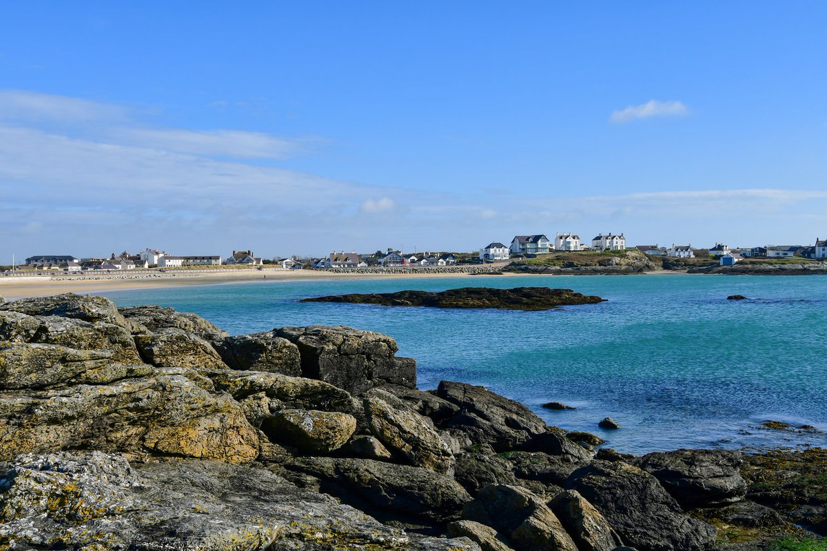 _SCphotography_'s tweet photo. Sunshiny days in Trearddur Bay!.. @Ruth_ITV @kelseyredmore @AngleseyScMedia @ItsYourWales @visitwales https://t.co/nUZmQ2fkfv