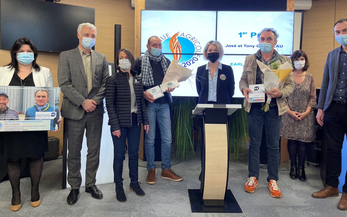 Une belle remise du Prix de la Dynamique Agricole ce jour à Angers. La #TeamAgriBPGO <a href="/bpgrandouest/">Banque Populaire Grand Ouest</a> très fière de mettre en lumière des histoires d’agriculteurs passionnés. 👏Bravo à Tony et José GODINEAU "EARL DU BIGNON" pour ce 1er Prix Départemental. <a href="/SalmonJrme1/">Salmon Jérôme</a>  <a href="/VirginieMaze/">Virginie Mazé</a>