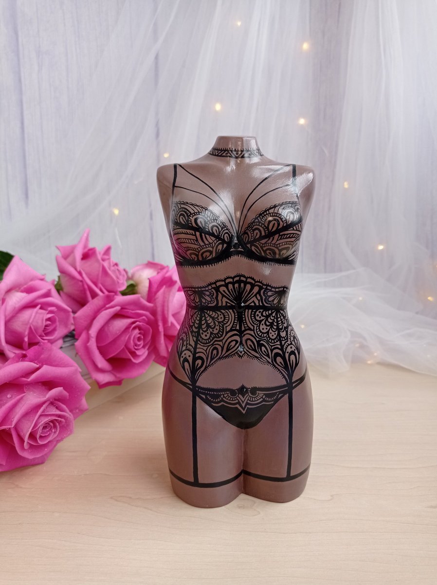 MarianasSkulls's tweet photo. Goddess erotic statue with hand painted black leather lingerie. Available in my Etsy shop. Link in bio
#goddess #woman #sculpture #erotic #art #etsygifts #etsy #etsyhandmade #makeitmeaningfull https://t.co/t7xZ0qek3G
