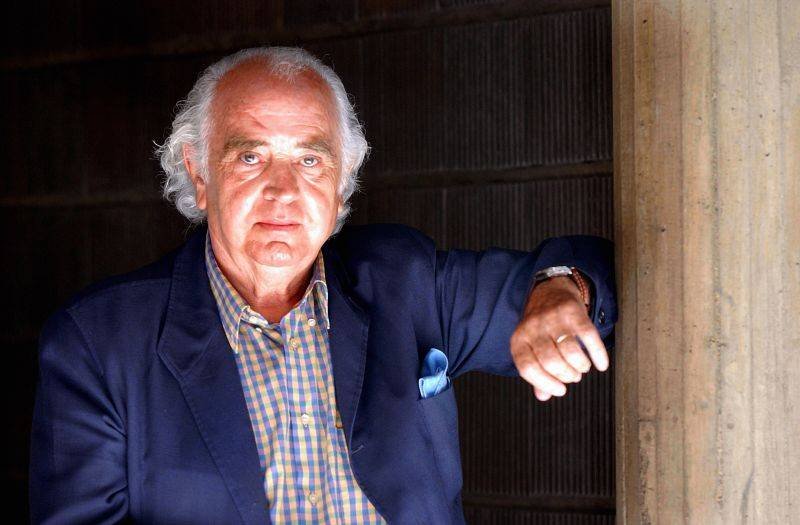 SDiscontinua's tweet photo. Fallece a los 87 años el compositor español #AntonGarciaAbril. Puso música a mas de 200 obras, entre ellas films como Sor Citroën, El Crimen de Cuenca o Los Santos Inocentes y series como Brigada Central, Anillos de Oro, Fortunata Y Jacinta o El Hombre y la Tierra. DEP. https://t.co/Hfptxz4blV